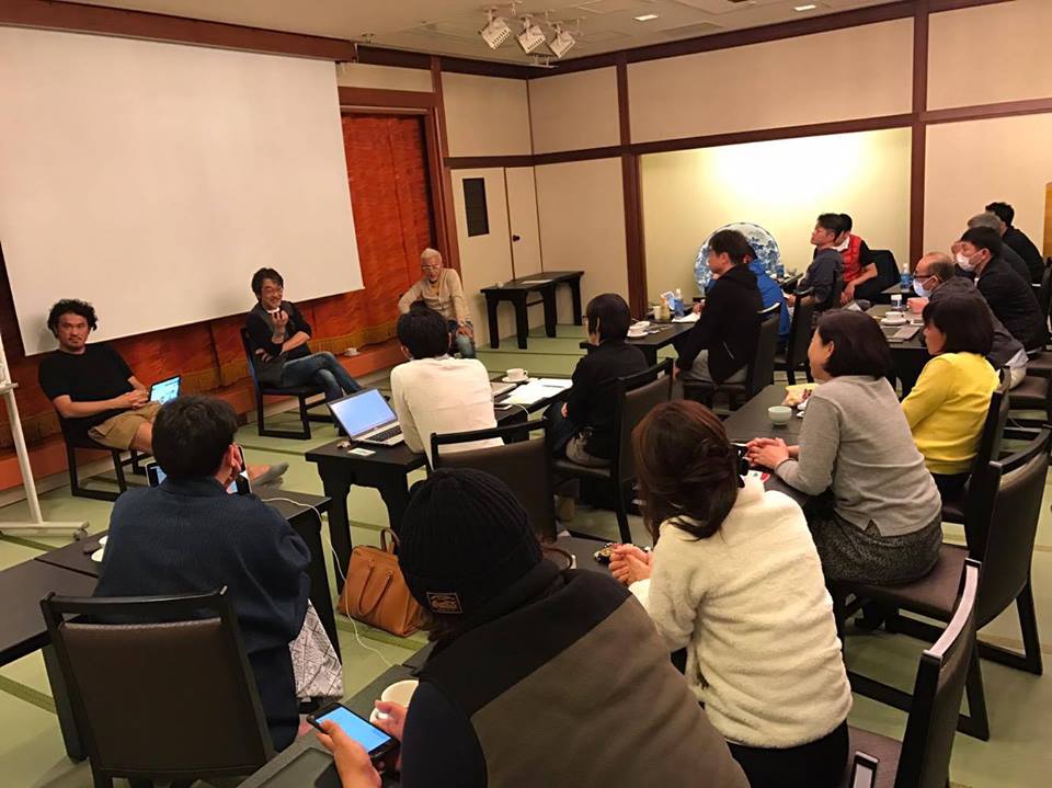 エヴァンジェリストコース初日の夜はトークの場( 藤村先生の投稿より )