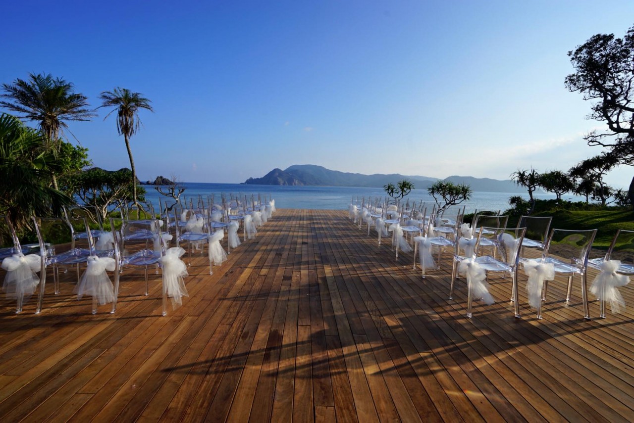 結婚式もこんな場所で行われちゃいます。