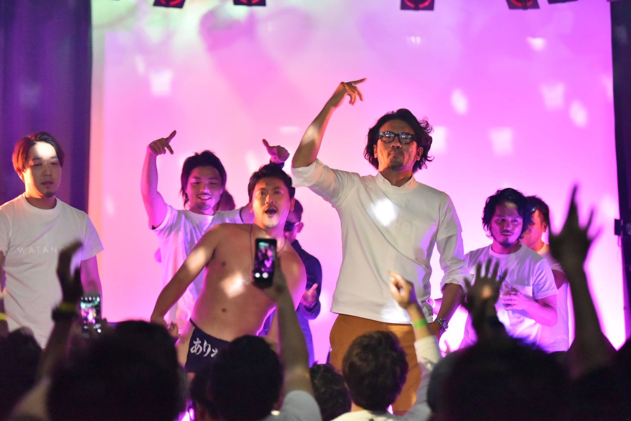 なんでハダカなのーーーーーーーーーーー!!(笑)