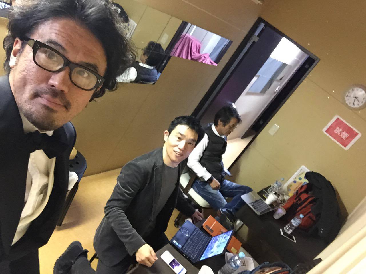 楽屋ではゲスト講師のボクとわいわいが楽しく談笑。