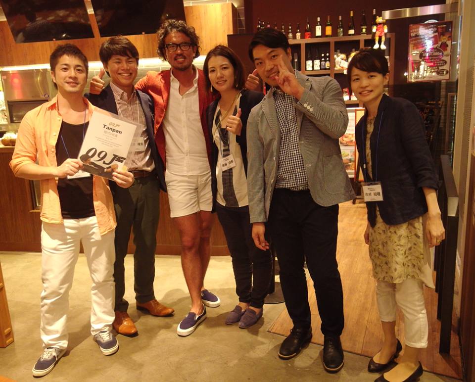 昨年の7月に開催された商売繁盛セミナー。ラクーンのユキちゃん、そして皆さんと。