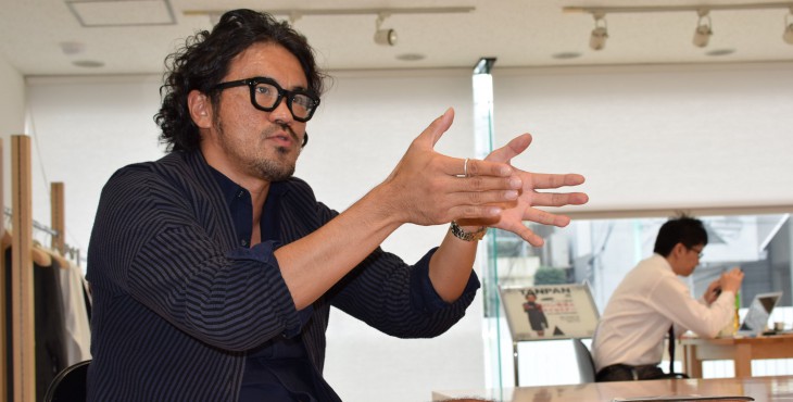 こんだけ毎日アツく語ってるんだからさ。っていうか、このメガネ・・・もうしてない。(笑)