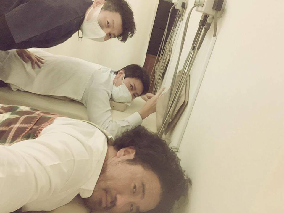 着いたら隣のベッドに知り合いの健一朗がいた。