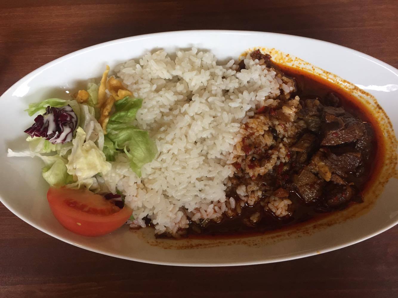 GHEEのビーフカレー Mサイズ 1,000円