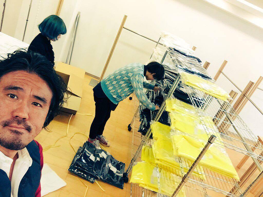 ヒロナガが棚に出してる風景。