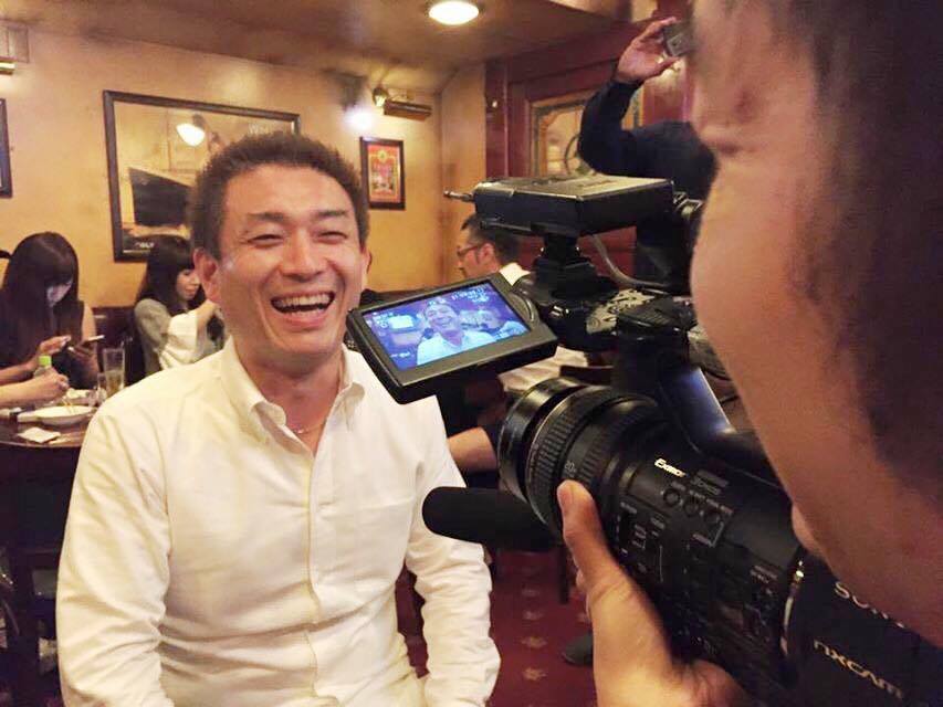 パイセンTVの取材を受けてるところ。