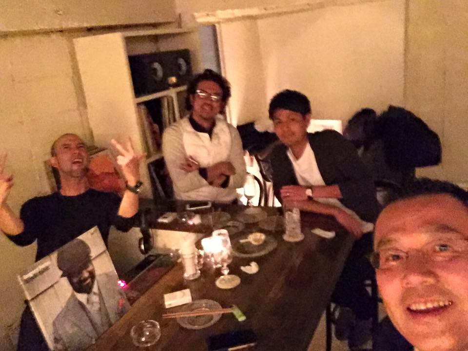 ヤクザもこことあやかちゃんとこに行きたいから近くに泊まってる。