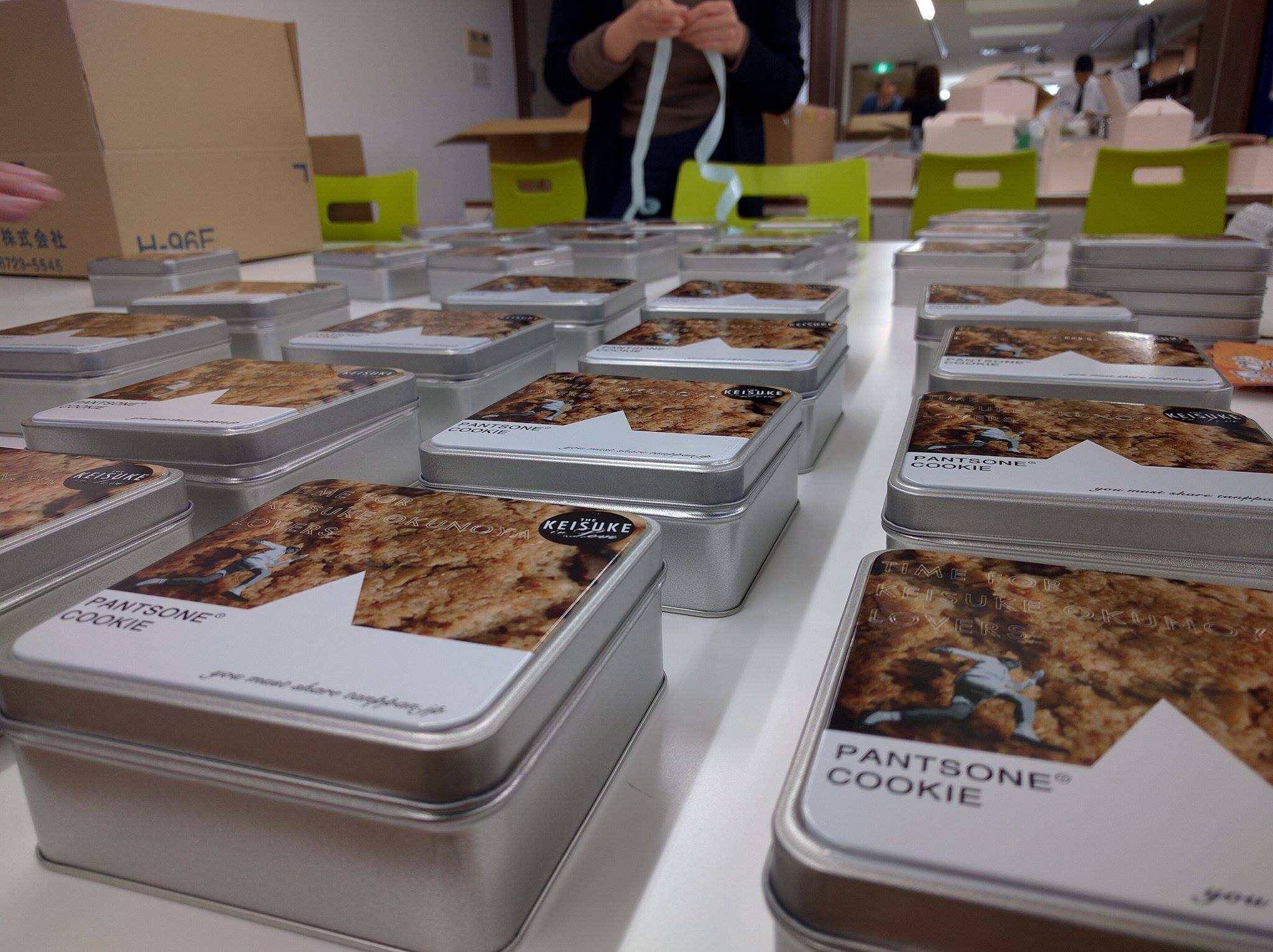 清水の会社で作った缶たち。