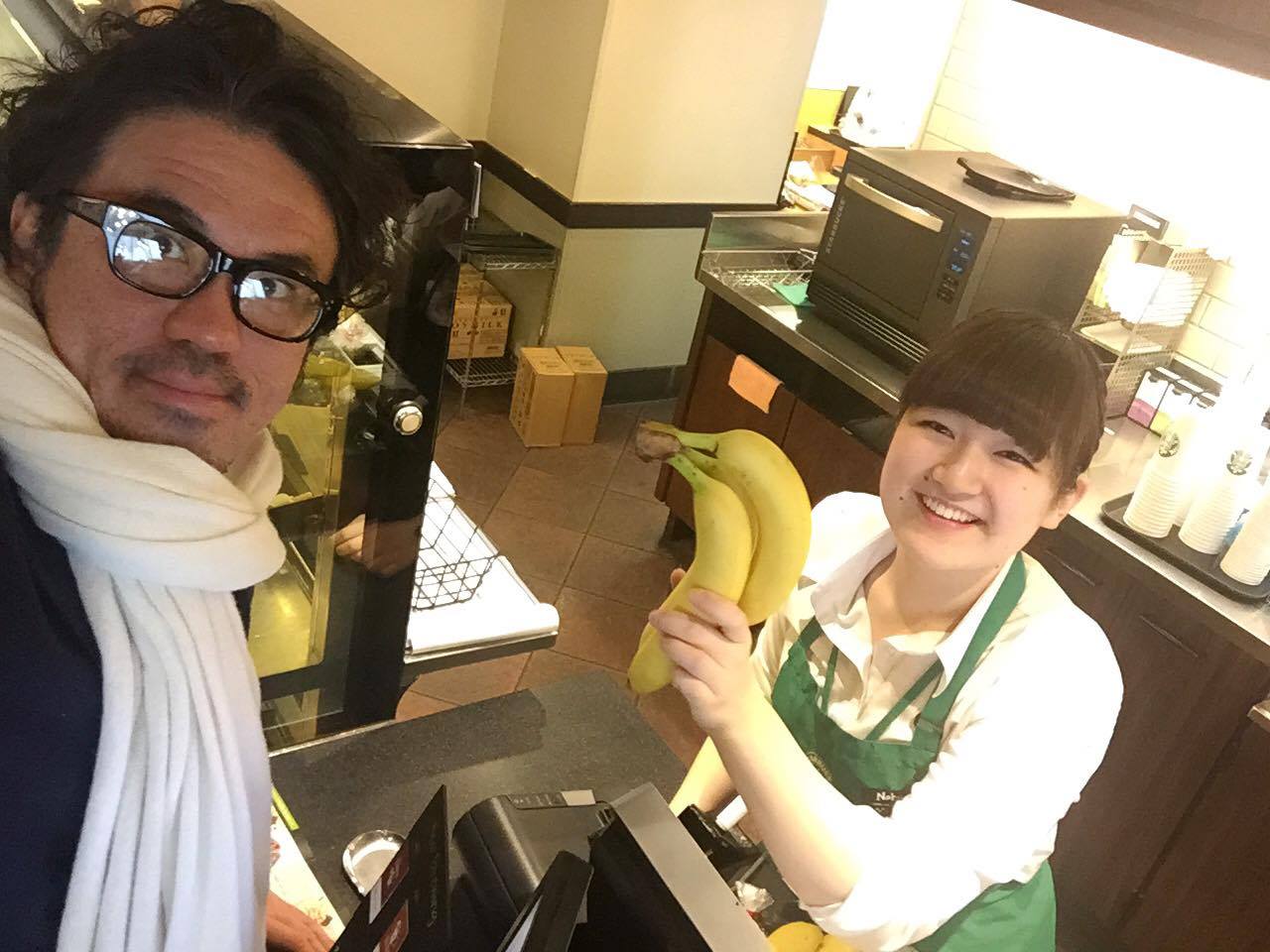 今朝もここ。あやかちゃんのスタバから。