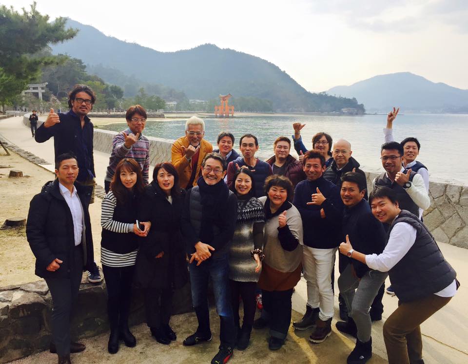 エクスマエヴァンジェリストコース15期のみんなと錦水館の前で。