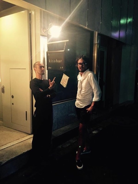 オープン後、初めてお店に行った時の写真。( まだケバブ屋さんがないね。)