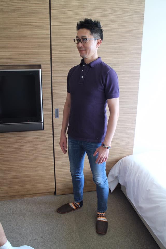 なぜかパープルのモデルはマツモト。立ち方がぎこちないYO!