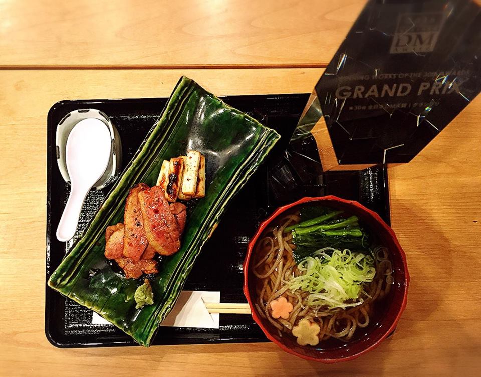 宝生亭近くのチョーお気に入りの山背そば。今回は合成にGPセットに。