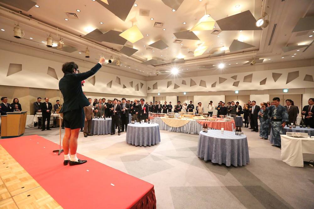 オクノヤさんはカンパイの挨拶もお上手です。