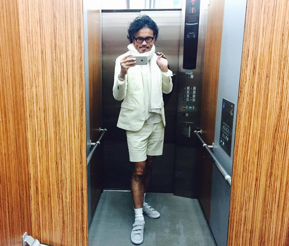 たしかに販売員っぽいもんね。