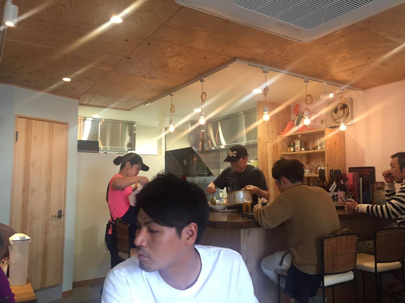 店内もちょっとオシャレな感じになってました。