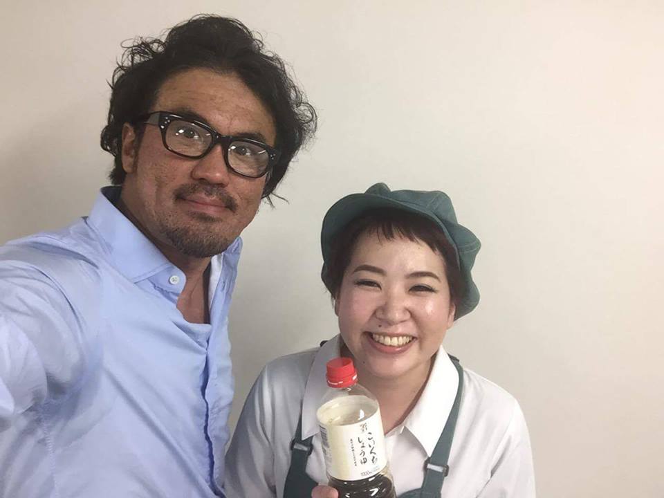 ボクの大ファンの菅原あいちゃん。地下でかまぼこ売ってます。