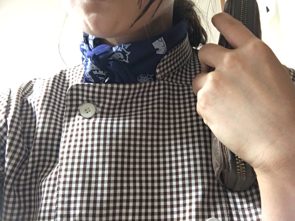 ウチコは寒いから付けたみたいだけど、スカーフとしても使ってOK。