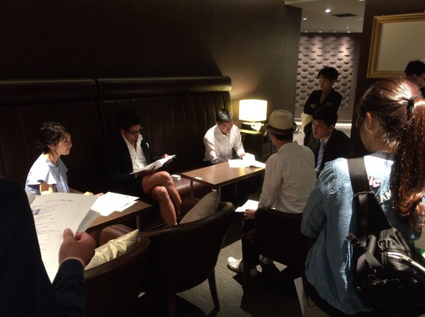 打ち合わせ中です。