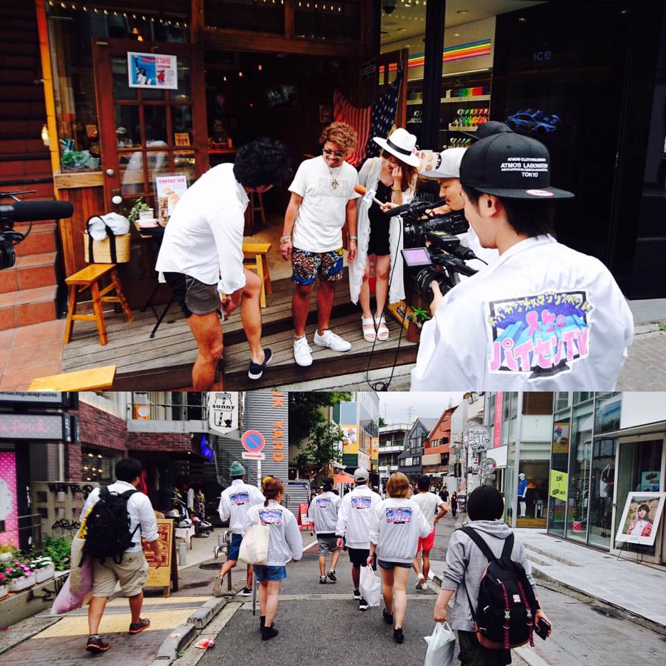 表参道、原宿をこのメンバーで歩き回るこの光景こそが異様。