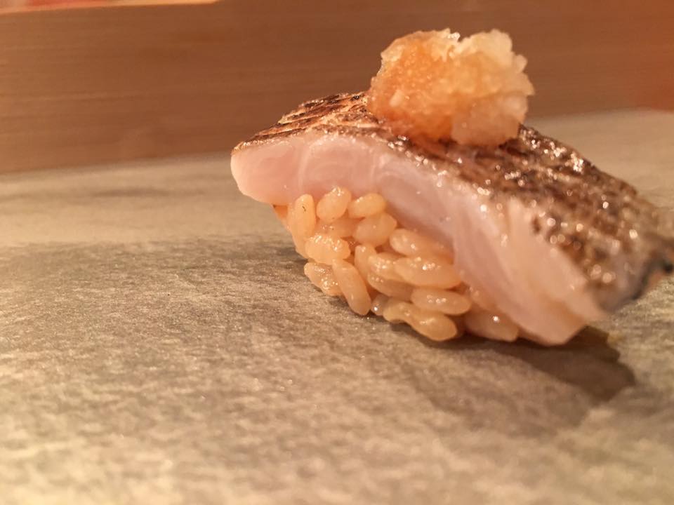 この芸術作品を見よ。