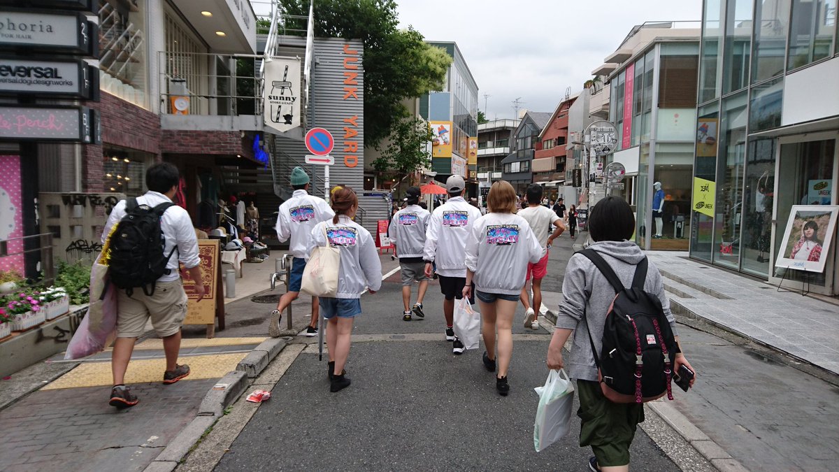 ボクが短パンだからパイセンスタッフ全員短パン。