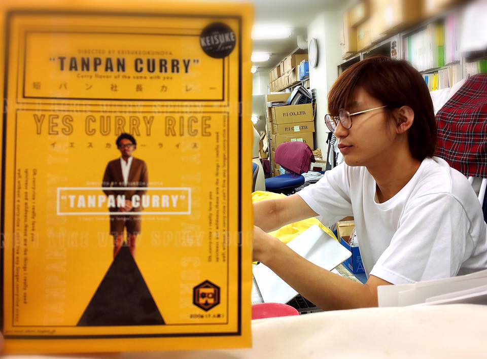そしてオリジナルカレーのパッケージデザインは当然彼に。
