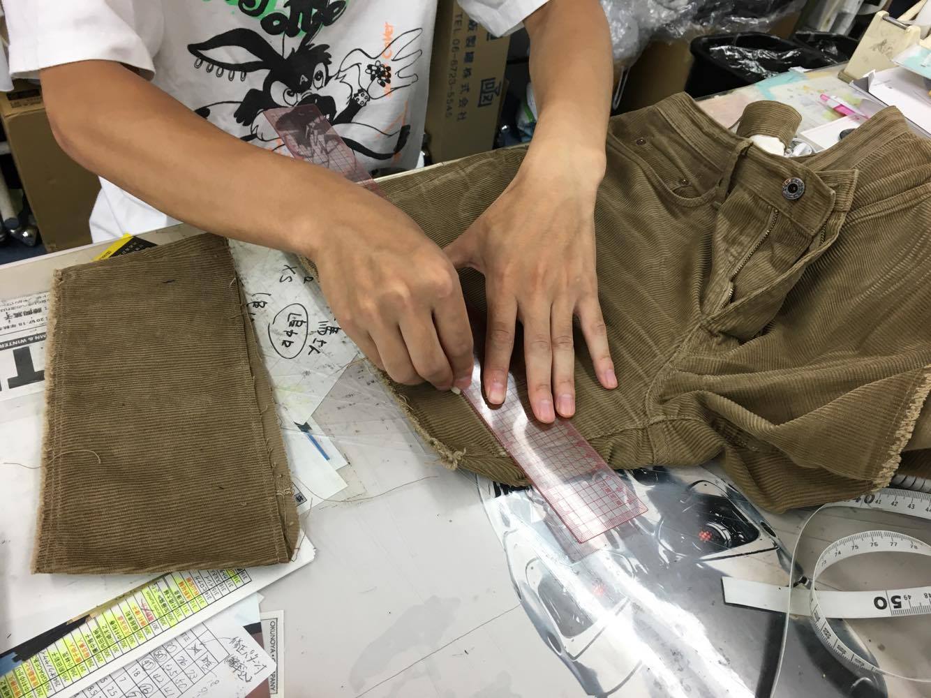 切った短パンを更に短く。