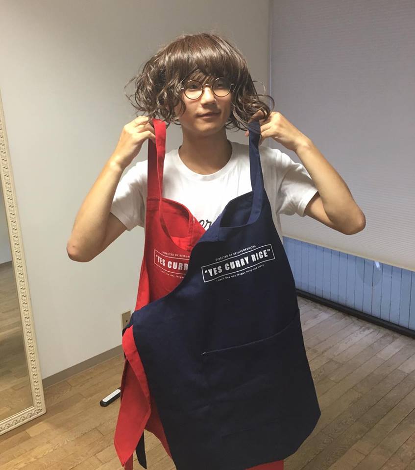 アナタはどっちのお色のエプロンがお好き?( 両方でもいいんやで。)