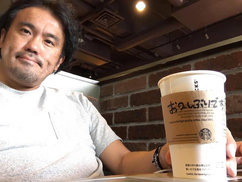 いつものスタバで朝の投稿を。