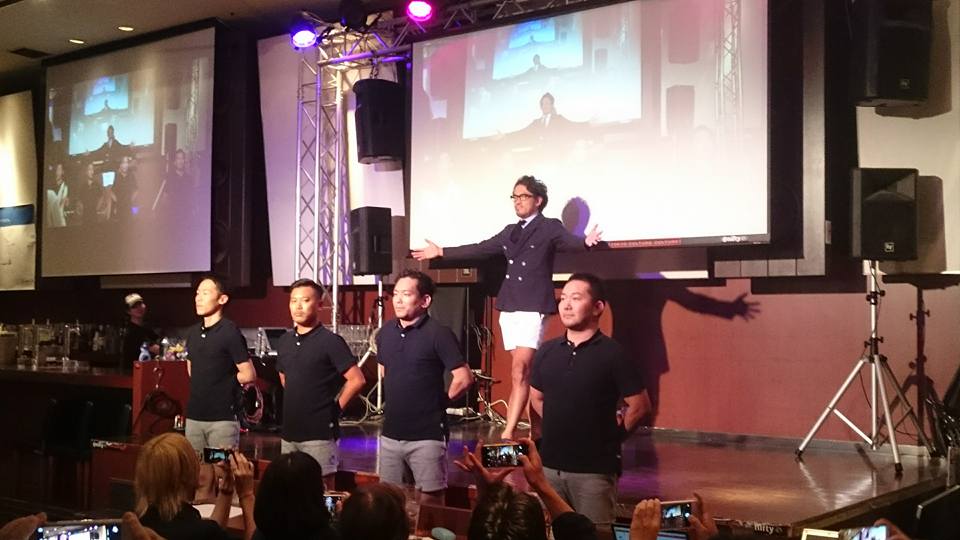 今や鉄板か?!SPを連れての登場シーン。