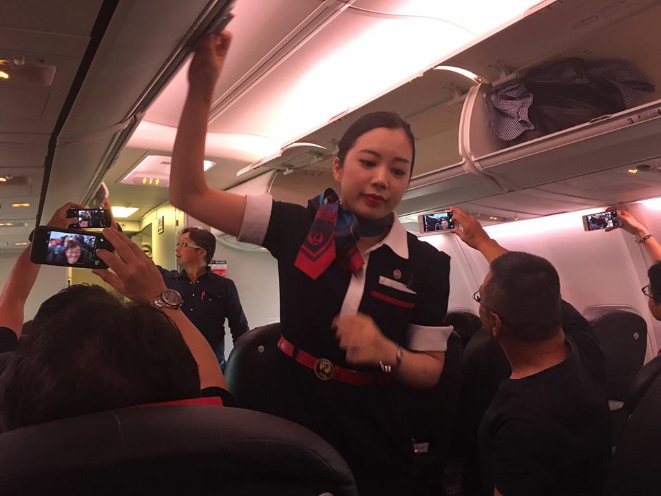 帰りのヒコーキの中。みんなインカメしすぎ(笑)