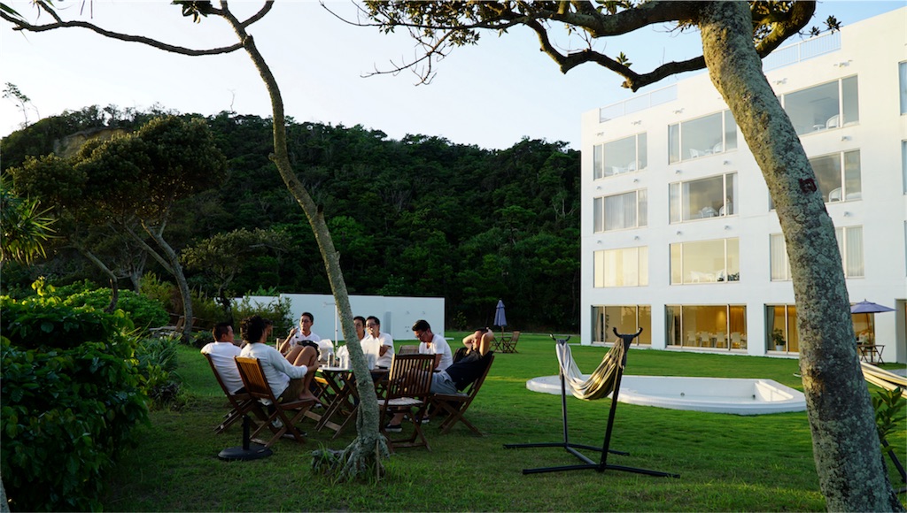 プライベートビーチを見ながらの青空研修