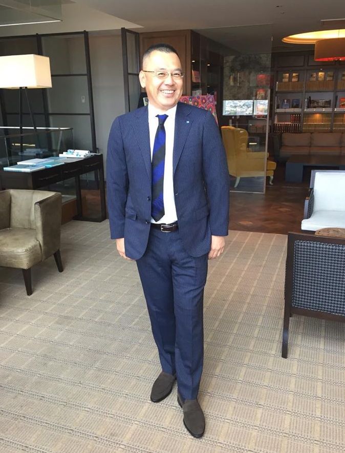 かっちゃんのカッコいいスーツもそう。