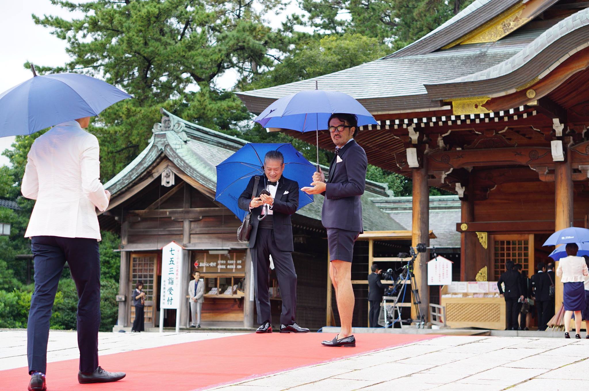 神前式前のなにげない風景 photo by すぎちゃん