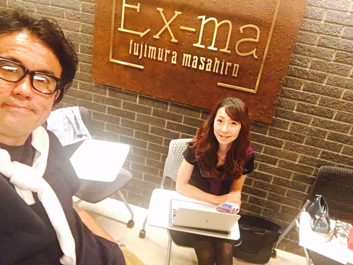 ゆかりんが一番可愛く写ってる写真を選んだよ。ボクは二の次です。