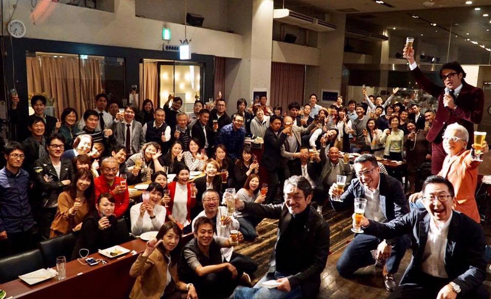 セミナー後の懇親会にて参加者の人達全員と