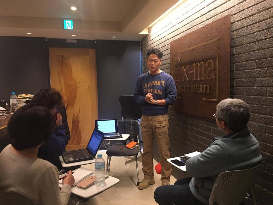 グループの1人、マットの発表