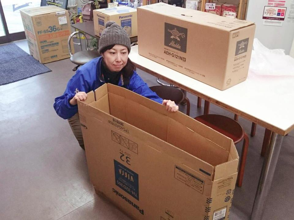 テレビが入ってたと思われるダンボールにほらね。