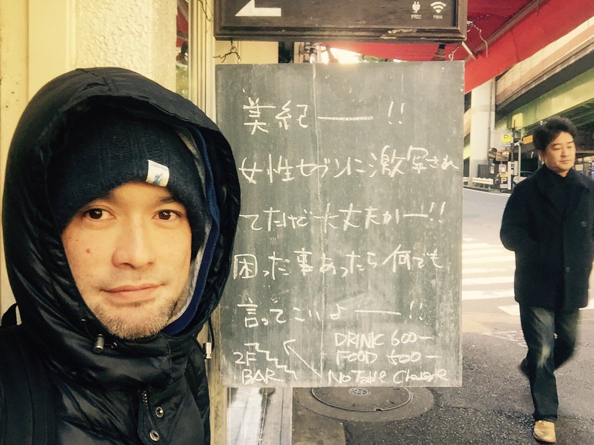 365日毎日欠かさず裏表に看板を書いてます