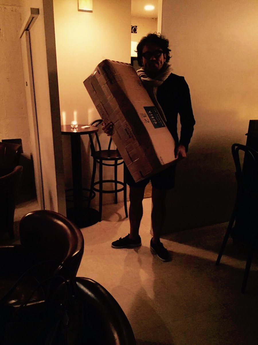 短パンサンタからの一足早いプレゼントさ。