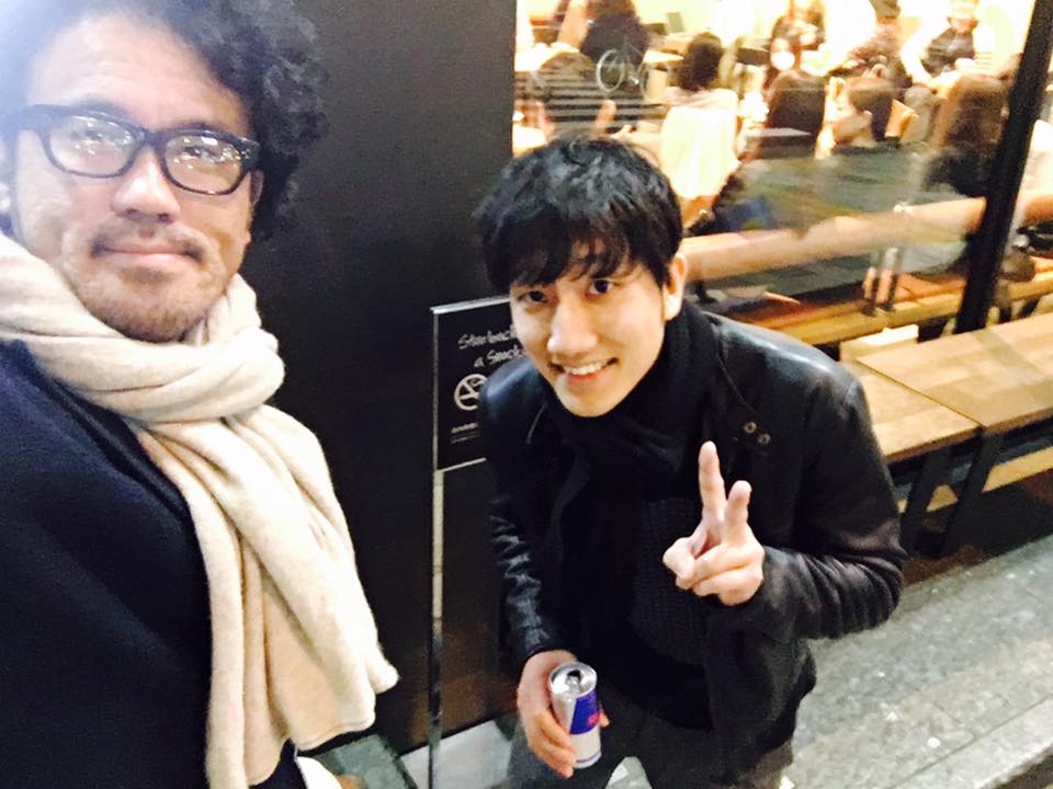 そういえば彼はスタバのコーヒーじゃなくってレッドブル飲んでたな(笑)